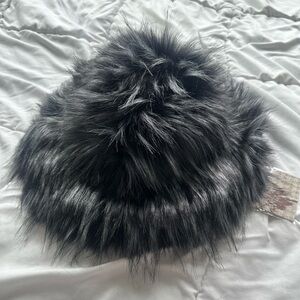 Tyler Lambert faux fur black bucket hat NWT